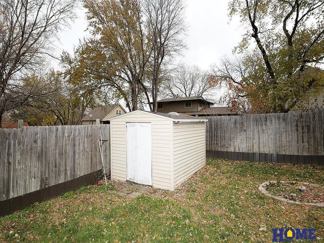 5200 Tipperary Trail, Lincoln, NE 68512