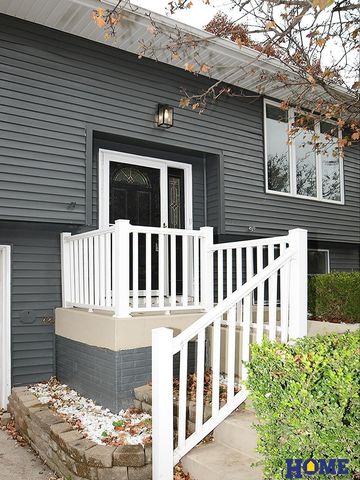 5200 Tipperary Trail, Lincoln, NE 68512