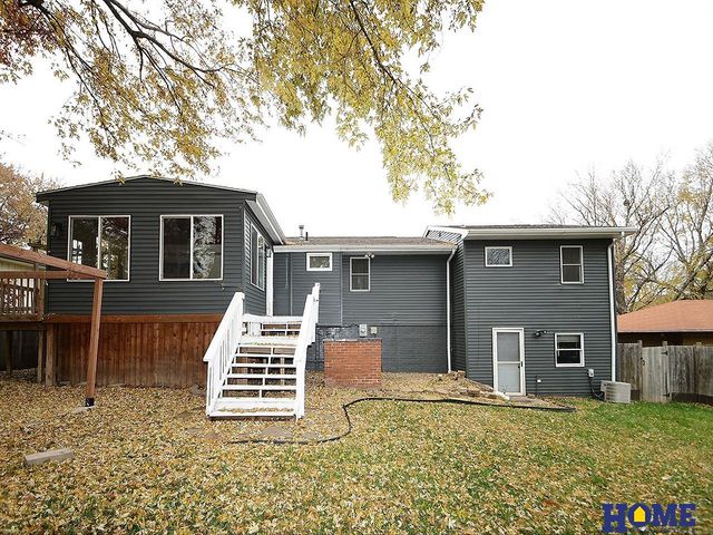 5200 Tipperary Trail, Lincoln, NE 68512