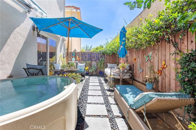 8425 Burnet Avenue 6, North Hills, CA 91343