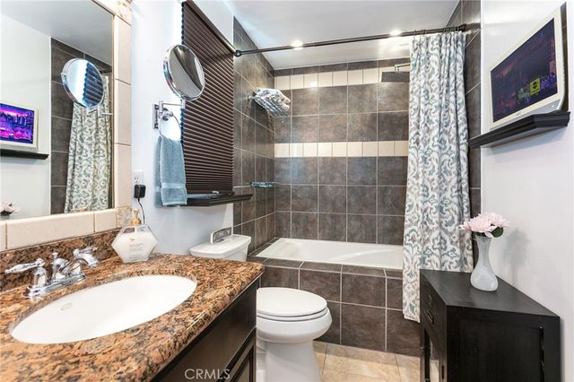 8425 Burnet Avenue 6, North Hills, CA 91343