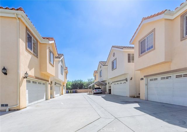 8425 Burnet Avenue 6, North Hills, CA 91343