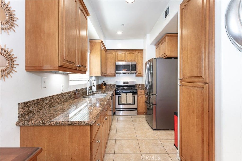 8425 Burnet Avenue 6, North Hills, CA 91343 — photo 3