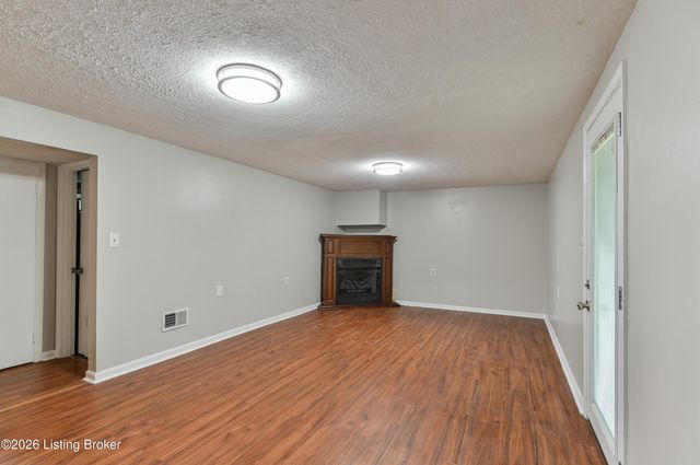 7510 Broad Run Rd, Louisville, KY 40291