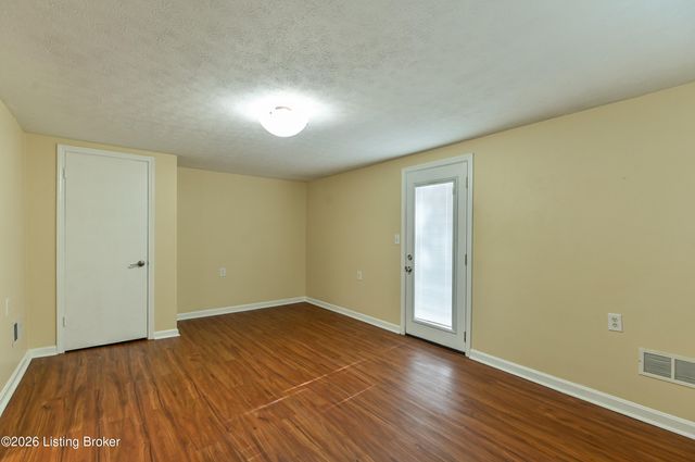 7510 Broad Run Rd, Louisville, KY 40291
