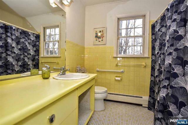 40 Hering Road, Montvale, NJ 07645