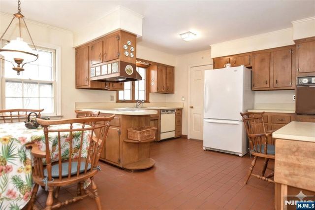 40 Hering Road, Montvale, NJ 07645
