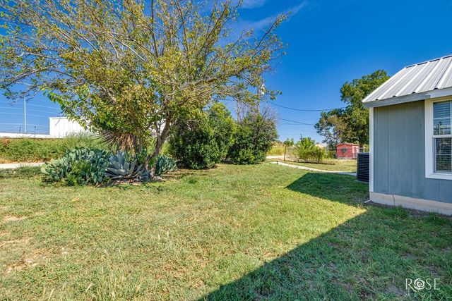 513 Cottonwood Street, Eldorado, TX 76936