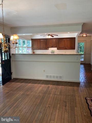 413 FRUIT FARM RD, Royersford, PA 19468
