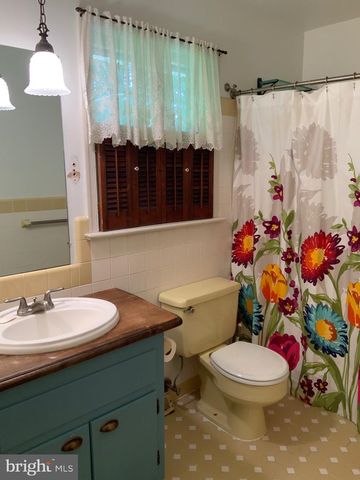 413 FRUIT FARM RD, Royersford, PA 19468