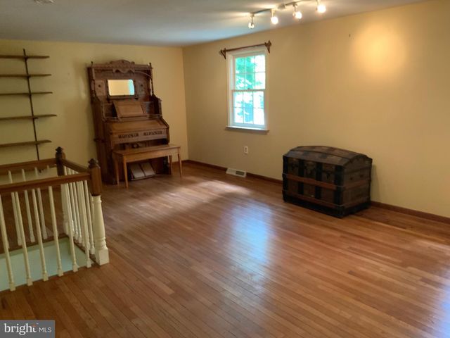 413 FRUIT FARM RD, Royersford, PA 19468