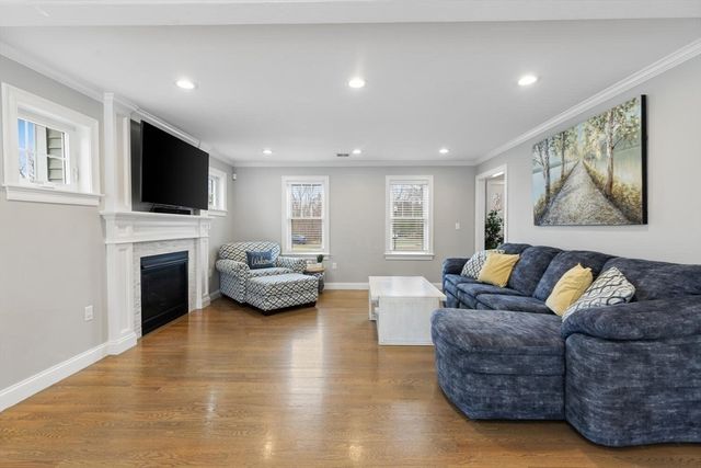 212 White St, Weymouth, MA 02190