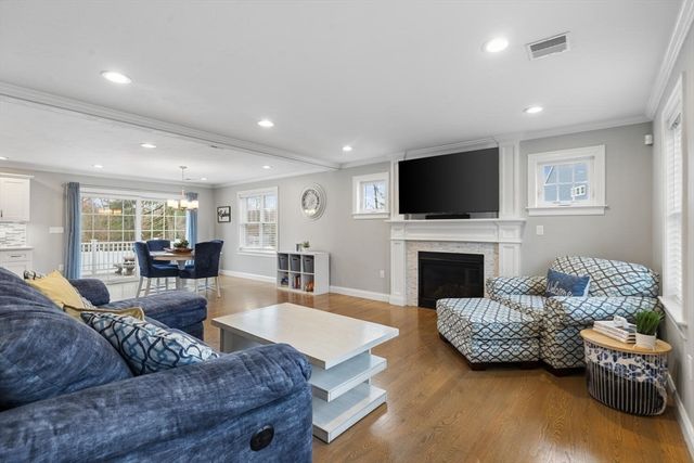 212 White St, Weymouth, MA 02190