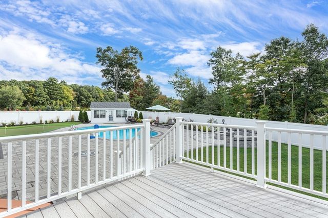 212 White St, Weymouth, MA 02190