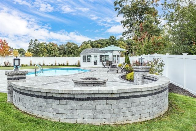 212 White St, Weymouth, MA 02190