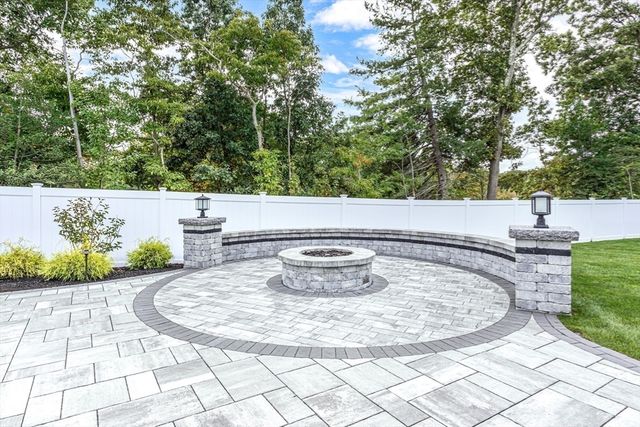 212 White St, Weymouth, MA 02190