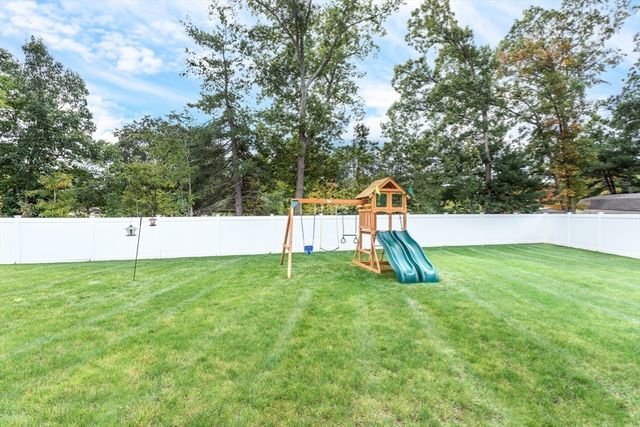 212 White St, Weymouth, MA 02190