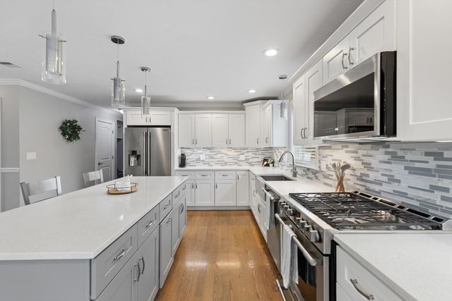 212 White St, Weymouth, MA 02190