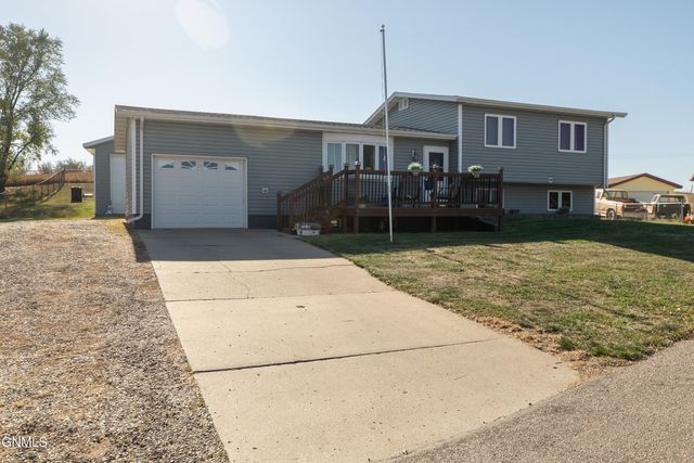 2172 Missouri Drive N, Mandan, ND 58554 property photo