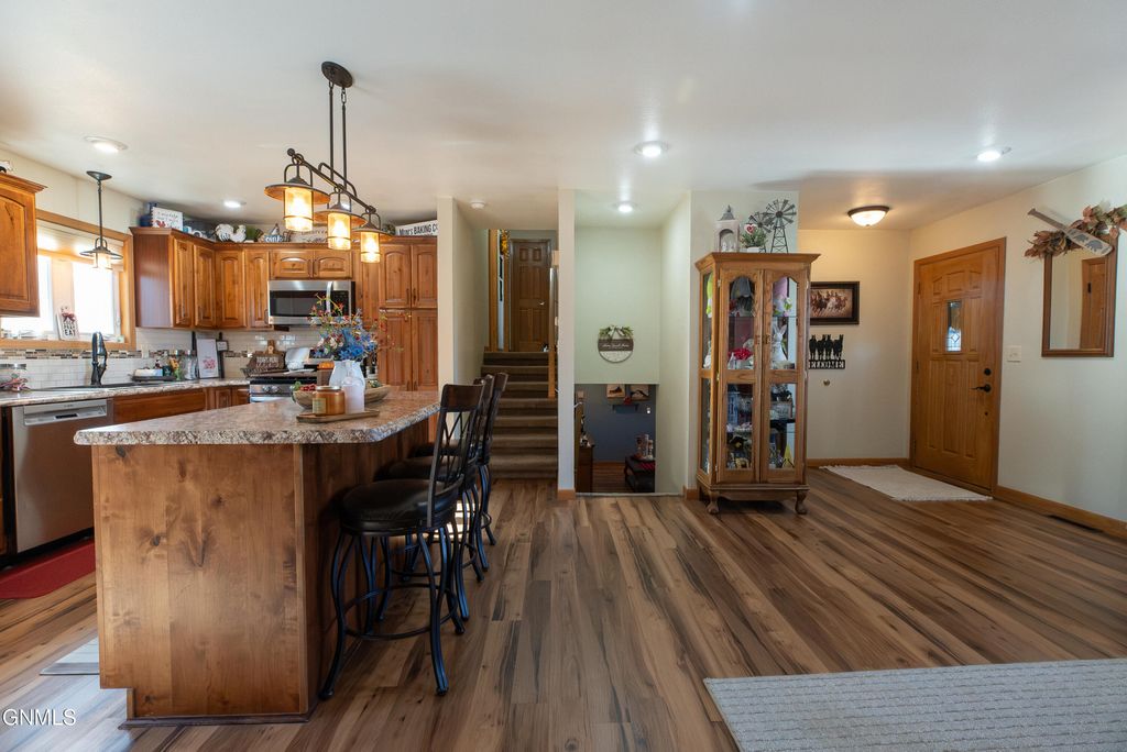 2172 Missouri Drive N, Mandan, ND 58554 photo 5