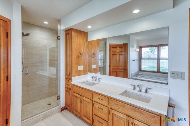 614 County Road 207, Burnet, TX 78611