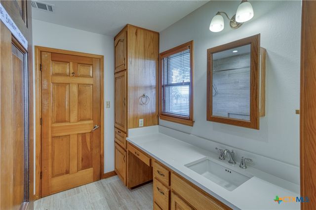 614 County Road 207, Burnet, TX 78611
