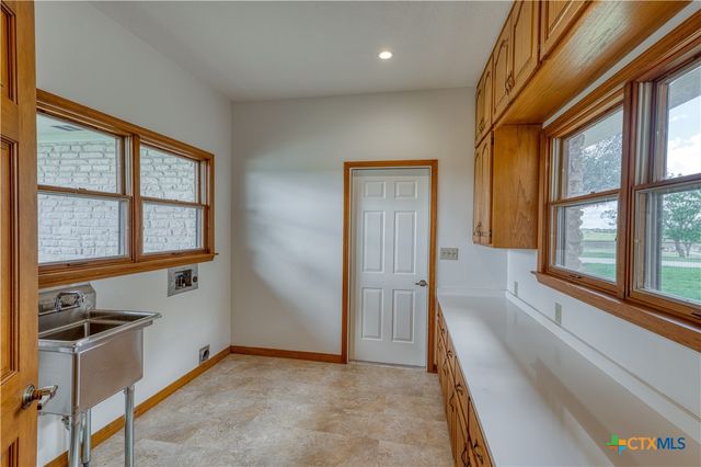 614 County Road 207, Burnet, TX 78611