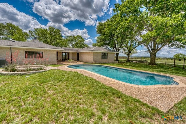 614 County Road 207, Burnet, TX 78611