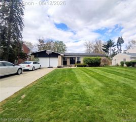 17060 Jeanette Street, Southfield, MI 48075