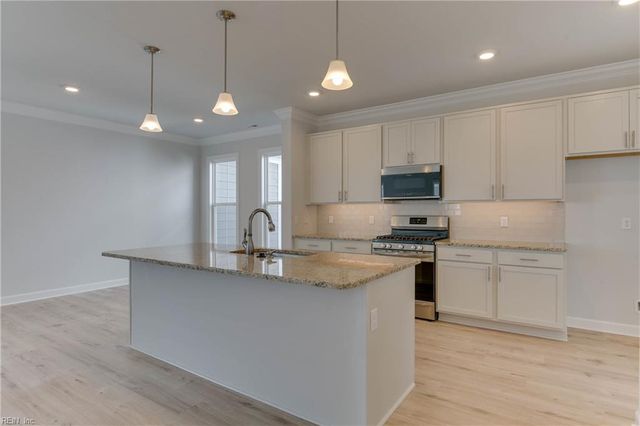 2209 Sanibel LN, Chesapeake, VA 23321