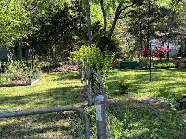 212 E Willow Lane, Murchison, TX 75778