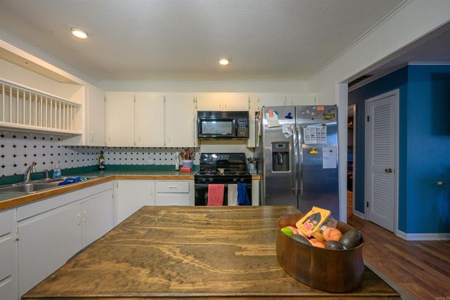 1775 Sun Valley Drive, Batesville, AR 72501