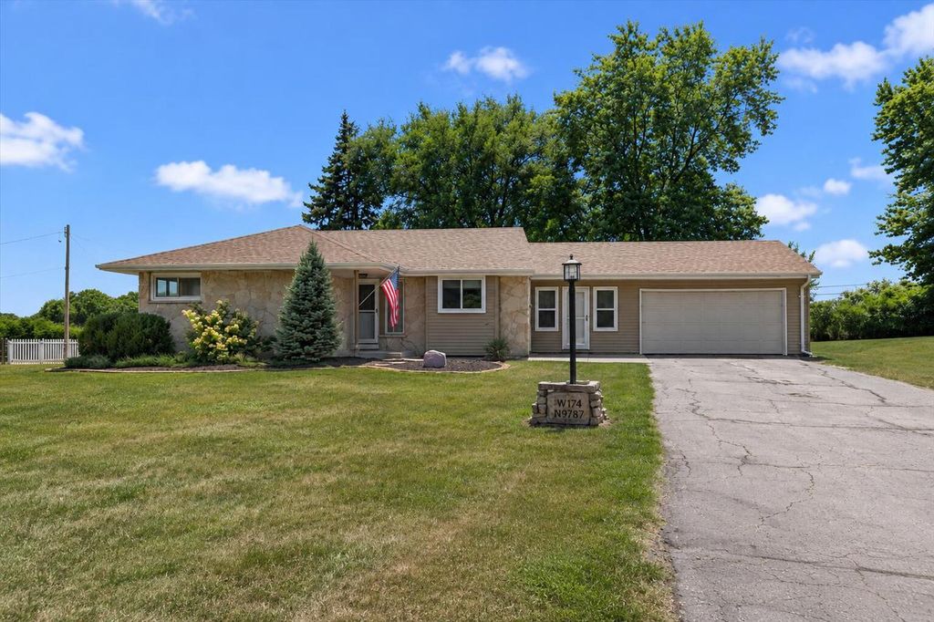 W174N9787 Wendy LANE, Germantown, WI 53022