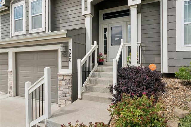 1700 Chestnut Street, Kearney, MO 64060