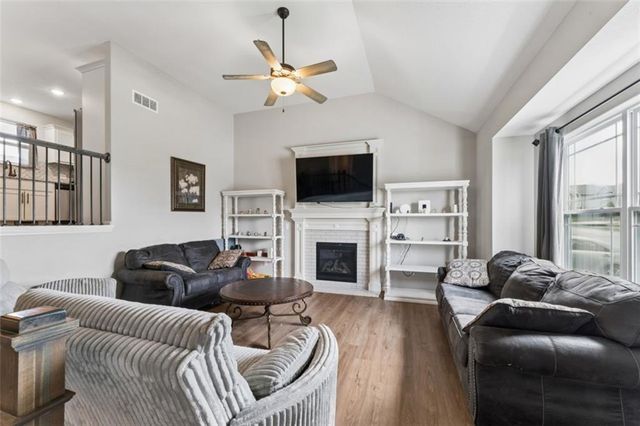 1700 Chestnut Street, Kearney, MO 64060