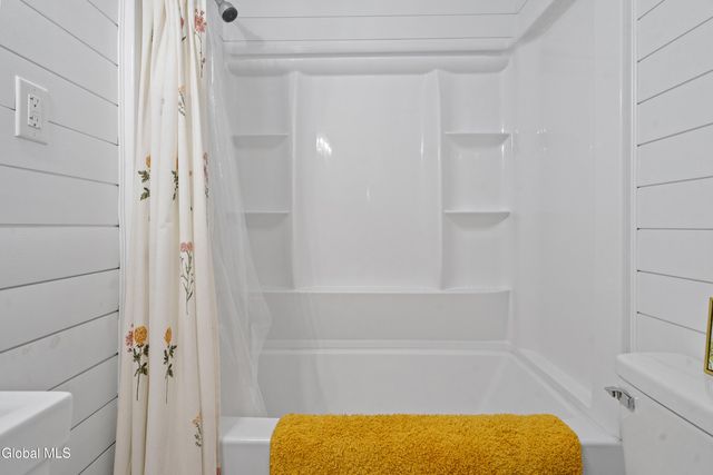 2011 Robinwood Avenue, Rotterdam, NY 12306