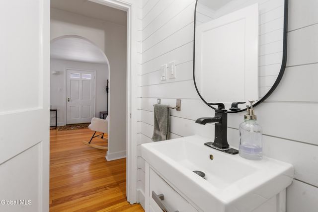 2011 Robinwood Avenue, Rotterdam, NY 12306