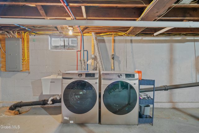 2011 Robinwood Avenue, Rotterdam, NY 12306