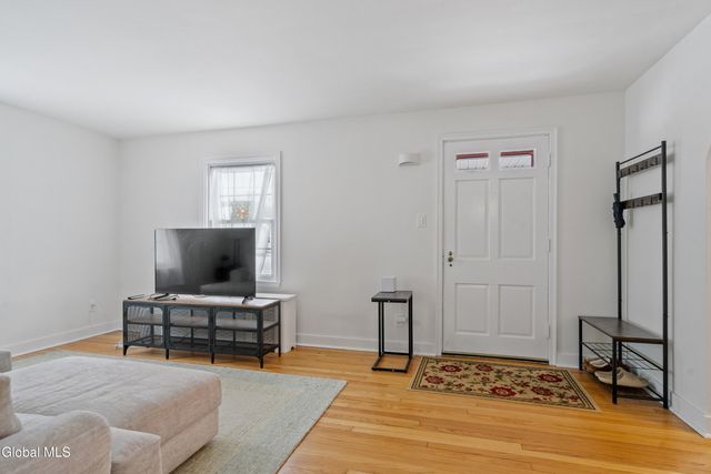 2011 Robinwood Avenue, Rotterdam, NY 12306