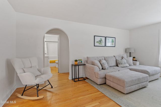 2011 Robinwood Avenue, Rotterdam, NY 12306