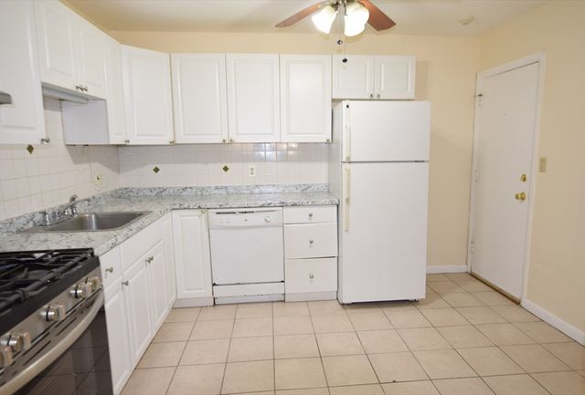 309 Pawtucket Blvd 10, Lowell, MA 01854