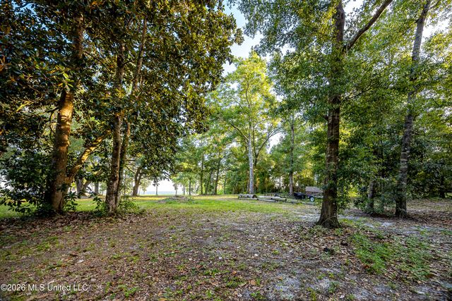 Seashore Avenue, Ocean Springs, MS 39564
