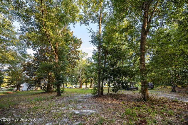 Seashore Avenue, Ocean Springs, MS 39564