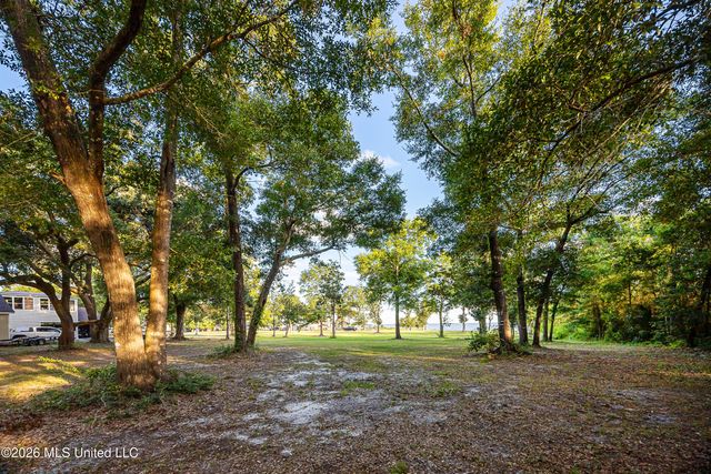 Seashore Avenue, Ocean Springs, MS 39564