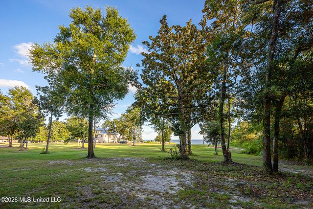 Seashore Avenue, Ocean Springs, MS 39564