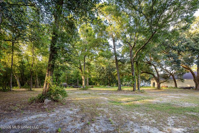 Seashore Avenue, Ocean Springs, MS 39564