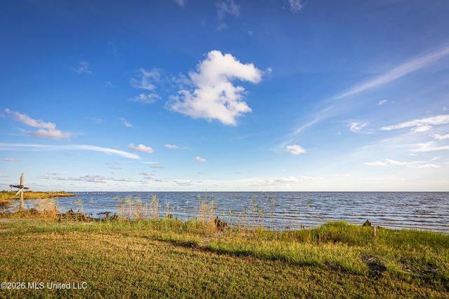 Seashore Avenue, Ocean Springs, MS 39564