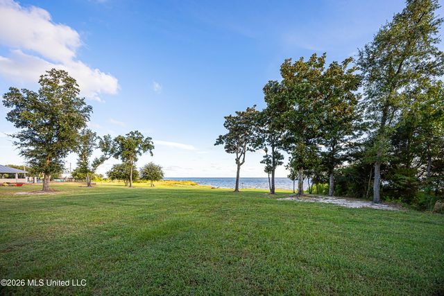 Seashore Avenue, Ocean Springs, MS 39564