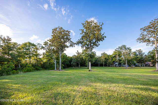 Seashore Avenue, Ocean Springs, MS 39564