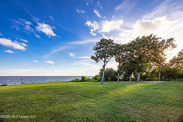 Seashore Avenue, Ocean Springs, MS 39564